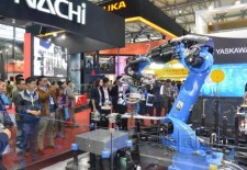 中国国际工业博览会智能工业机器人频频亮相