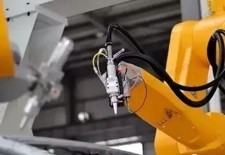 2015年6月18日福州交易成果展会国产工业机器人"小六轴"吸引眼球