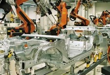 机器人代替人工作业，车间生产效率大幅度提升