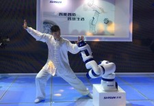 中国机器人发展必经之路：摒弃机械模仿