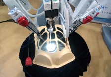 世界首例：“达芬奇”手术机器人成功搭建人工血管