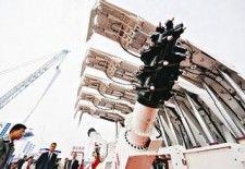 江苏天明机械集团研制的智能采煤机器人正式下线