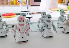 海尔机器人Ubot上市 “家人陪护”功能引发关注