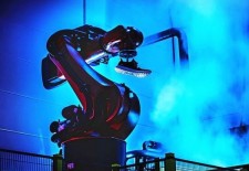 阿迪达斯“速度工厂”明年上线 机器人也来造鞋子