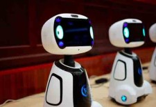 具情绪表达智能服务机器人YOBY首次亮相
