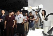 长沙智能机器人研究院揭幕仪式昨日成功举行
