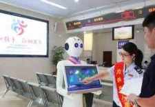 全国首台“刷脸办税”智能机器人在茂名“上岗”