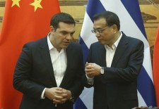李克强会见希腊总理：一次不系领带的正式会晤
