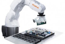 库卡3公斤负载机器人“进军”电子行业