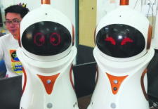 谁孕育了全球首款家庭智能陪护机器人