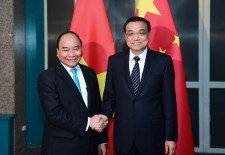 李克强会见越南总理：共同维护好南海地区和平稳定