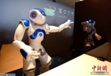 日本“机器人王国”开业 炫酷机器人烤美食