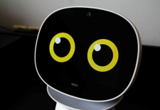 360儿童机器人评测：支持语音识别、视频通话的小伙伴