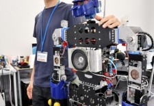 日本大学生制作机器人，担当东京奥运会火炬手